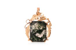A MOSS AGATE PENDANT