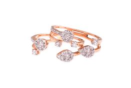 A PAIR OF DIAMOND 'ILLUSION' SET STACKING RINGS