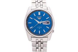 SEIKO - A SEIKO 5 AUTOMATIC WRISTWATCH WITH BLUE DIAL