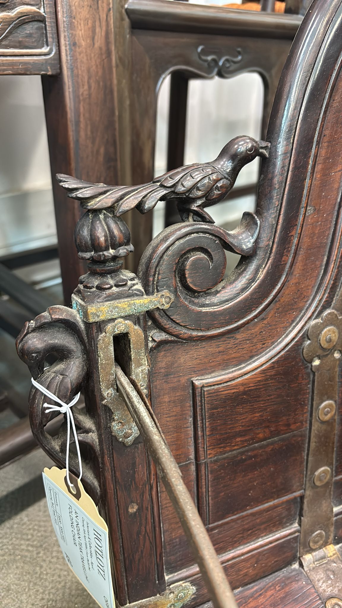 AN INDIAN TEAK TRAVELLING FOLDING CHAIR - Image 12 of 13