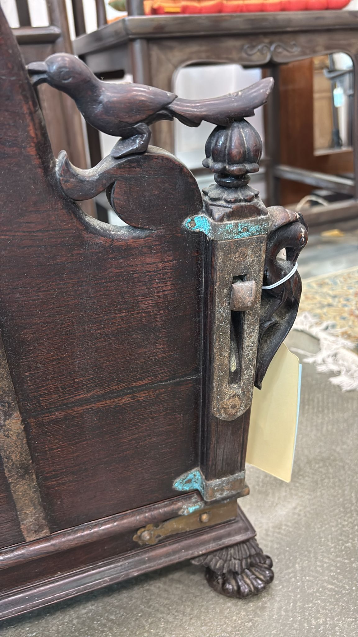AN INDIAN TEAK TRAVELLING FOLDING CHAIR - Image 6 of 13