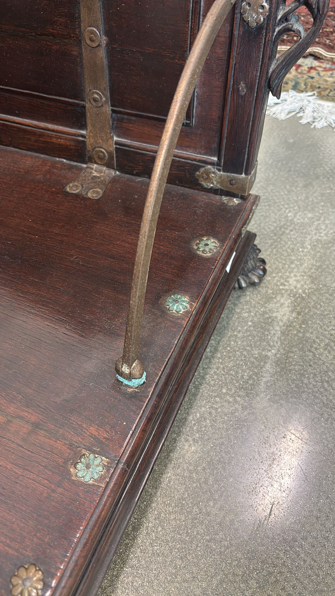 AN INDIAN TEAK TRAVELLING FOLDING CHAIR - Image 10 of 13