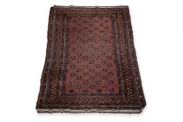 A SMALL TRIBAL WOOL RUG (143 X 83CM)