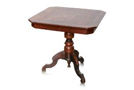 AN ITALIAN MARQUETRY INLAID WALNUT OCCASIONAL TABLE