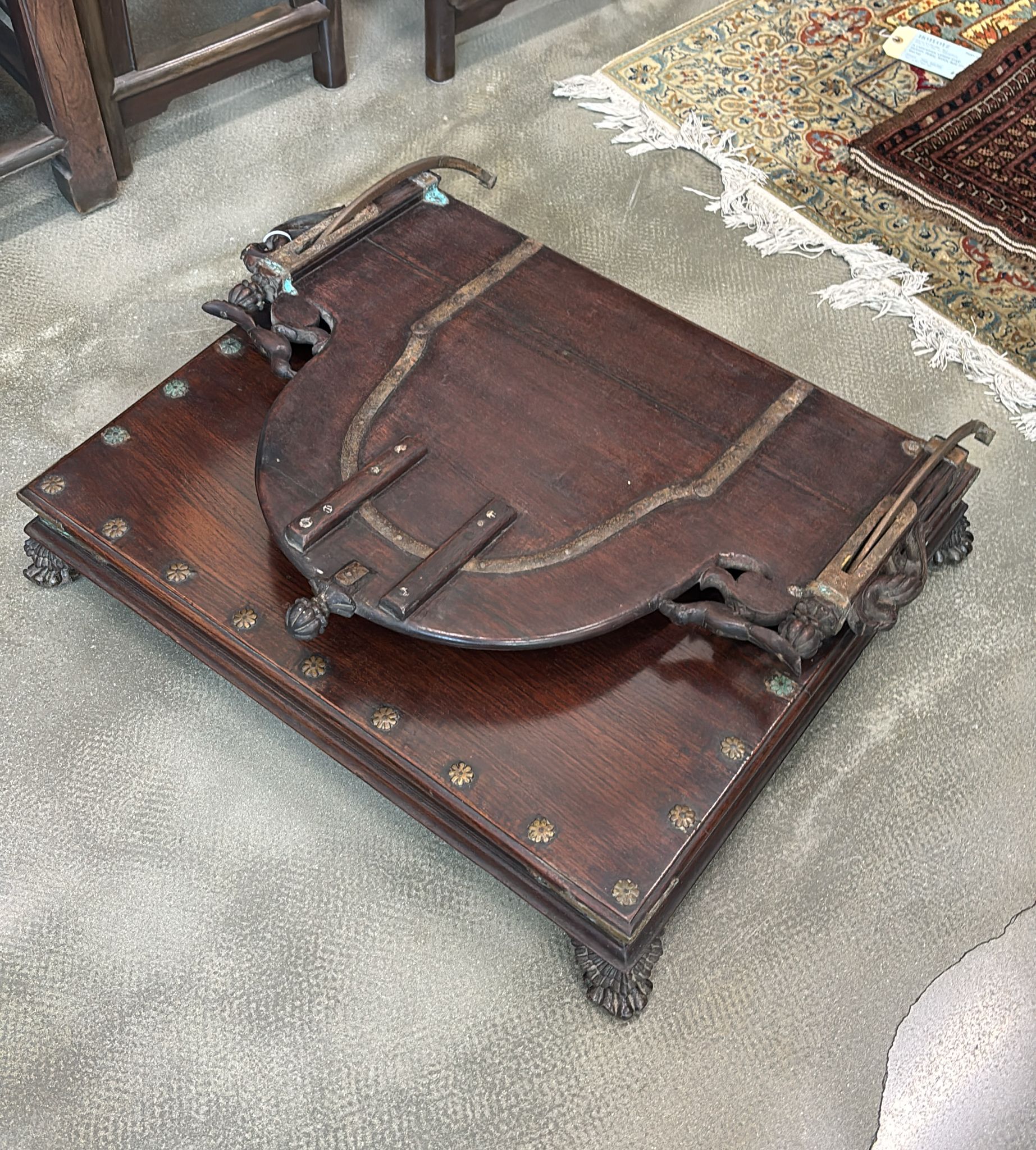 AN INDIAN TEAK TRAVELLING FOLDING CHAIR - Image 5 of 13