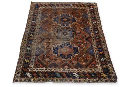 AN ANTIQUE QASHQAI WOOL RUG (245 X 165CM)