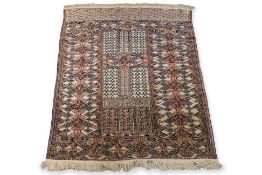 A TURKMEN GEOMETRIC WOOL RUG (173 X 120CM)
