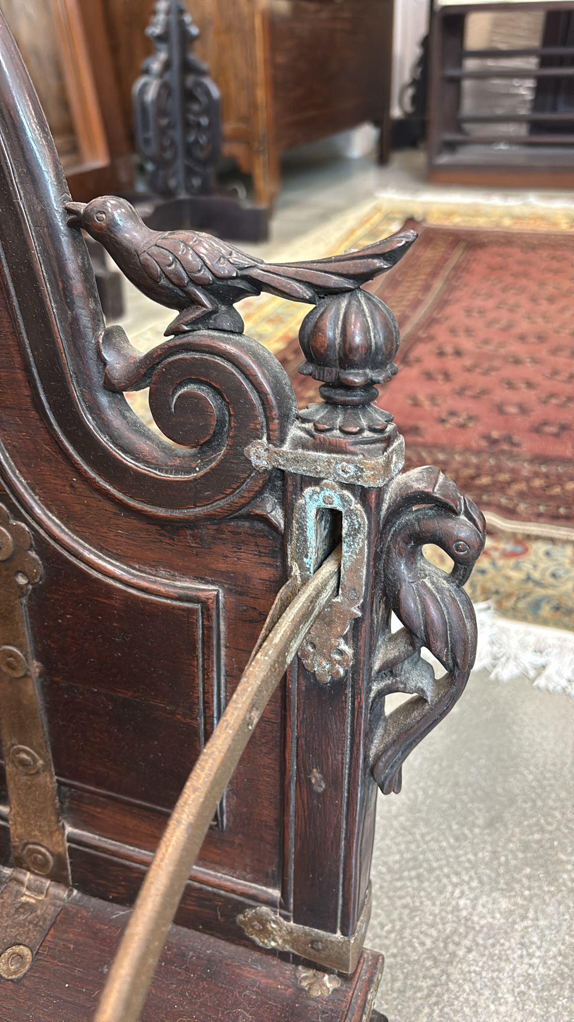 AN INDIAN TEAK TRAVELLING FOLDING CHAIR - Image 9 of 13