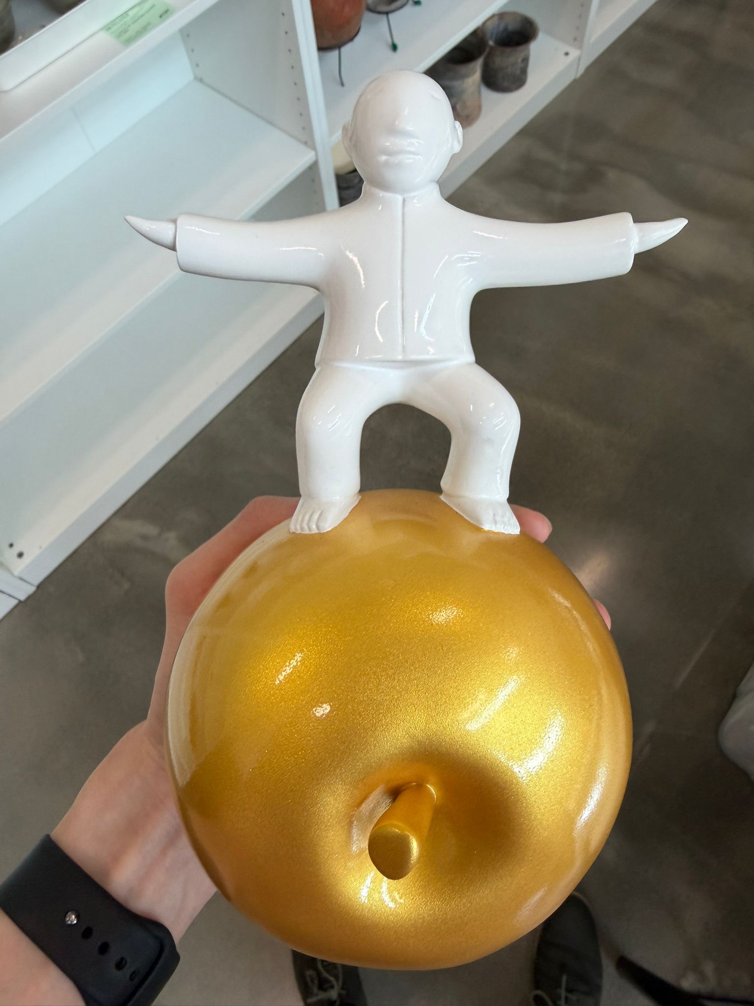 XIE AIGE (CHINESE, B.1977) - GOLDEN APPLE SERIES - Image 6 of 12