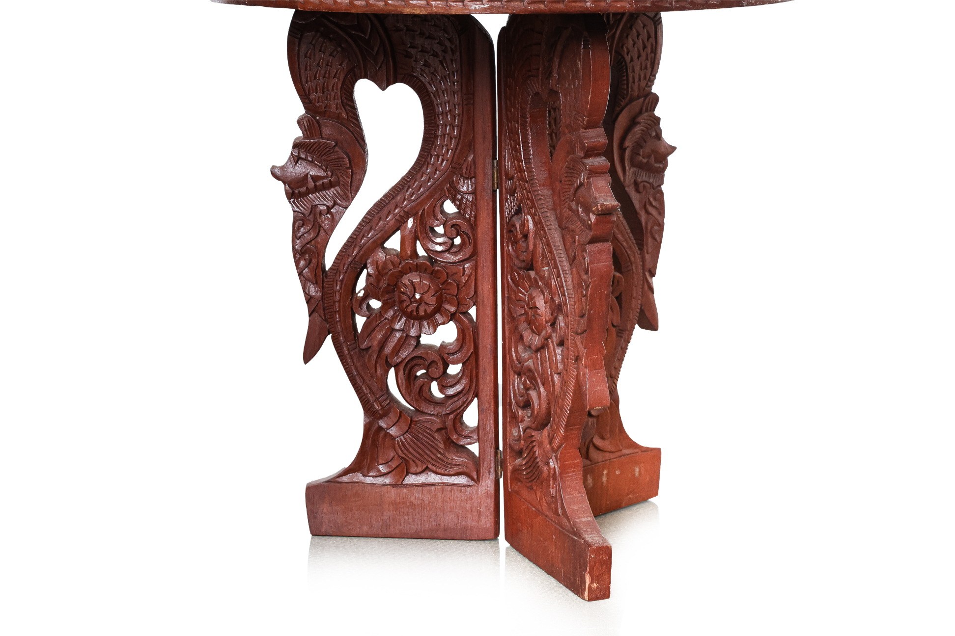 AN INDONESIAN CARVED TEAK SIDE TABLE - Image 3 of 4