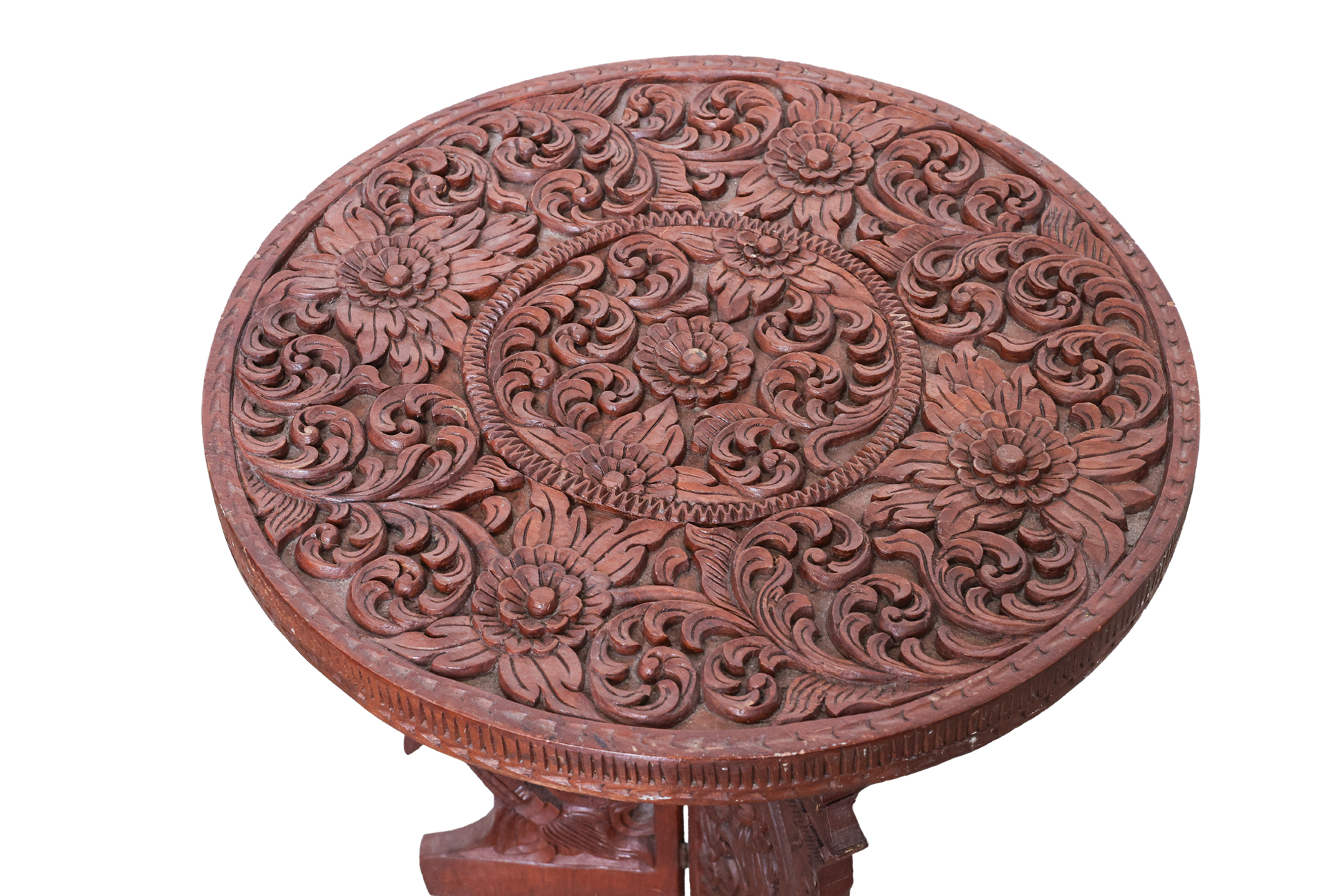 AN INDONESIAN CARVED TEAK SIDE TABLE - Image 2 of 4