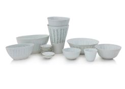 A GROUP OF ARABIA 'RICE GRAIN' PORCELAIN ITEMS (16)