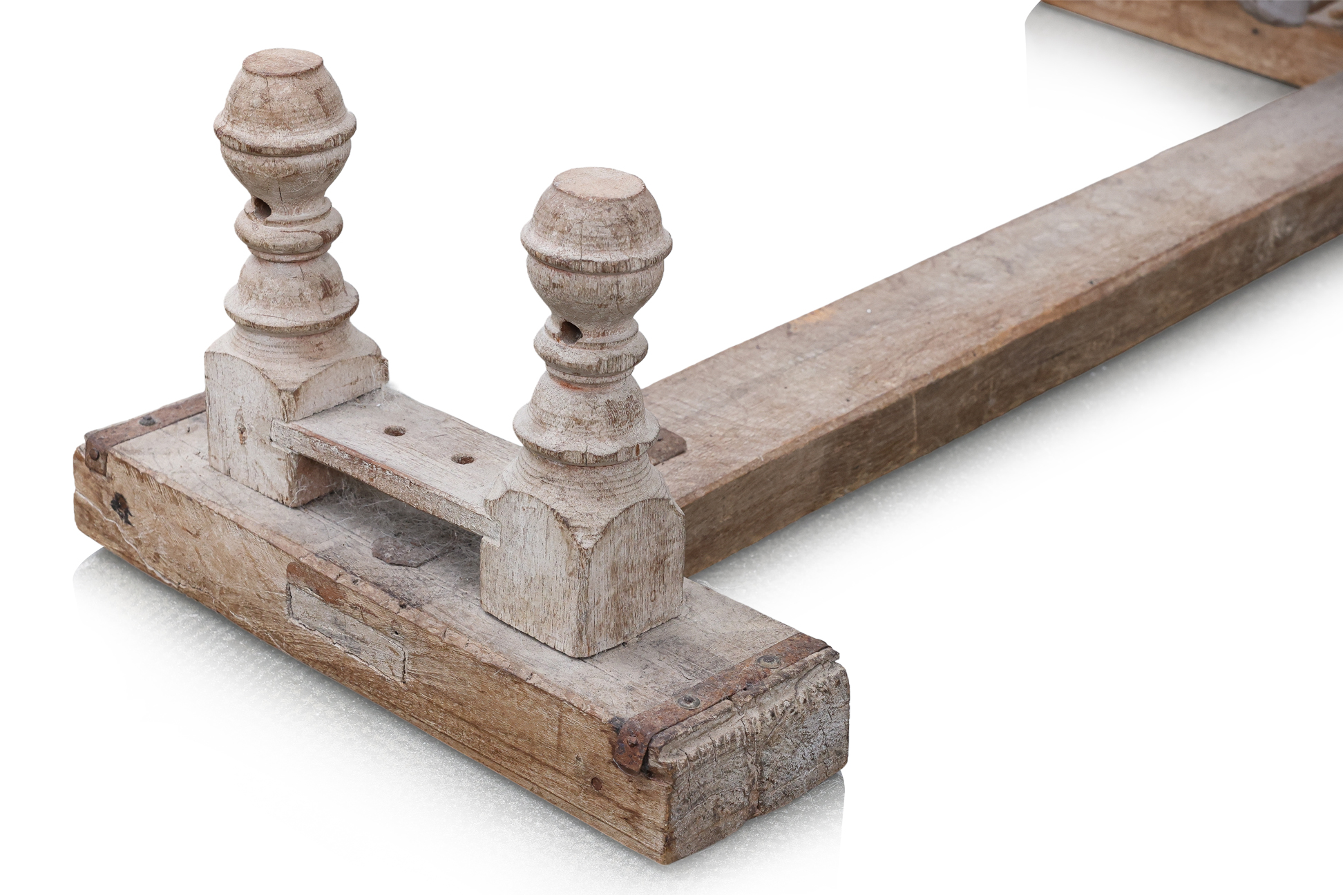 AN INDIAN CARVED WOOD SPINNING WHEEL - Image 3 of 4