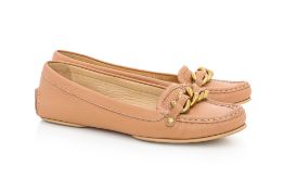 DOLCE & GABBANA - A PAIR OF TAN LEATHER LOAFERS WITH GOLD-TONE CHAIN DETAIL