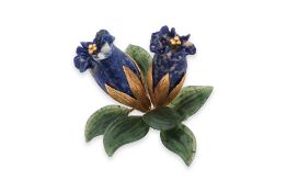 AN AUSTRIAN GOLD AND HARDSTONE GENTIAN SCULPTURE