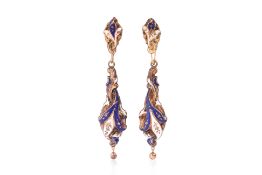 A PAIR OF ANTIQUE ENAMELLED DROP EARRINGS