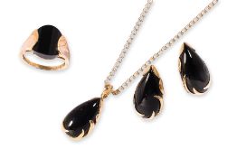 A SUITE OF ONYX JEWELLERY