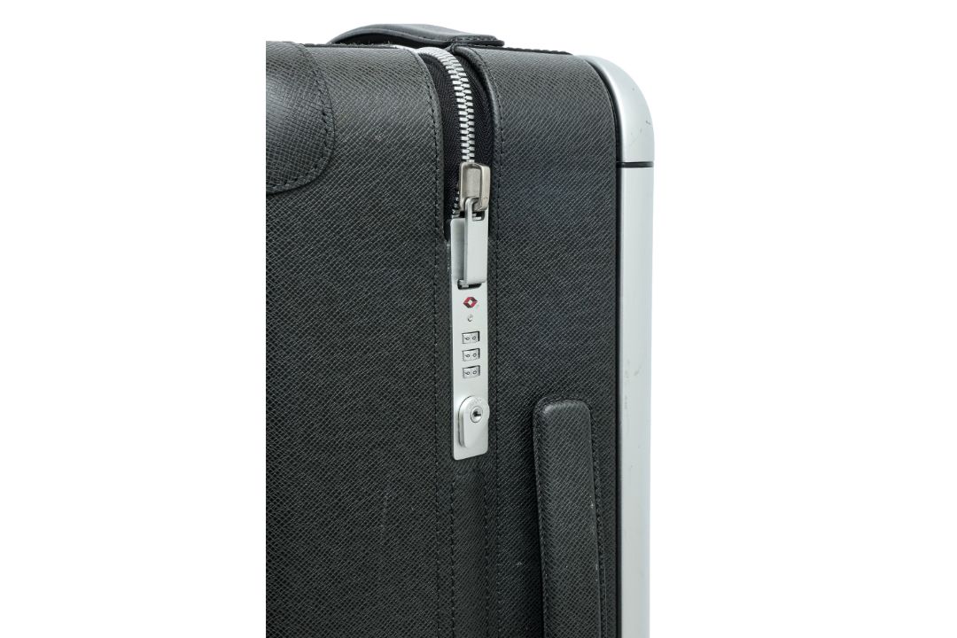 LOUIS VUITTON - A 'HORIZON' CARRY ON SUITCASE - Image 2 of 3
