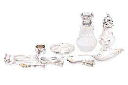 A GROUP OF SILVER AND SILVER PLATED ITEMS