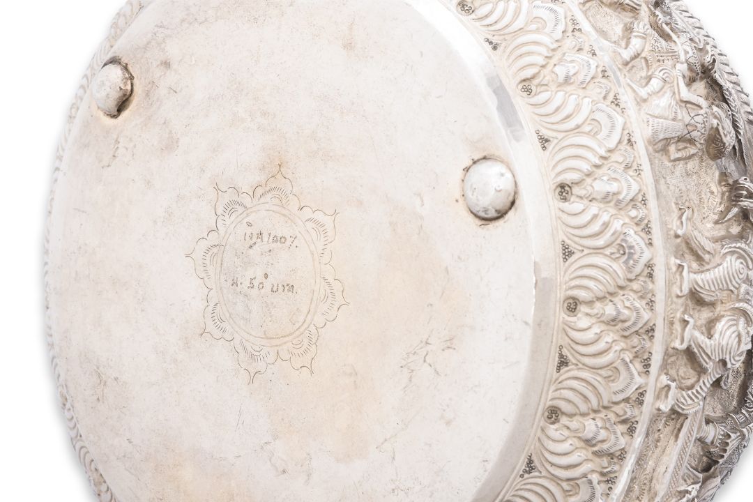 A BURMESE SILVER BOWL - Image 6 of 6