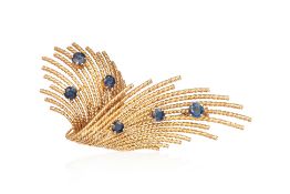 A SAPPHIRE SPRAY BROOCH