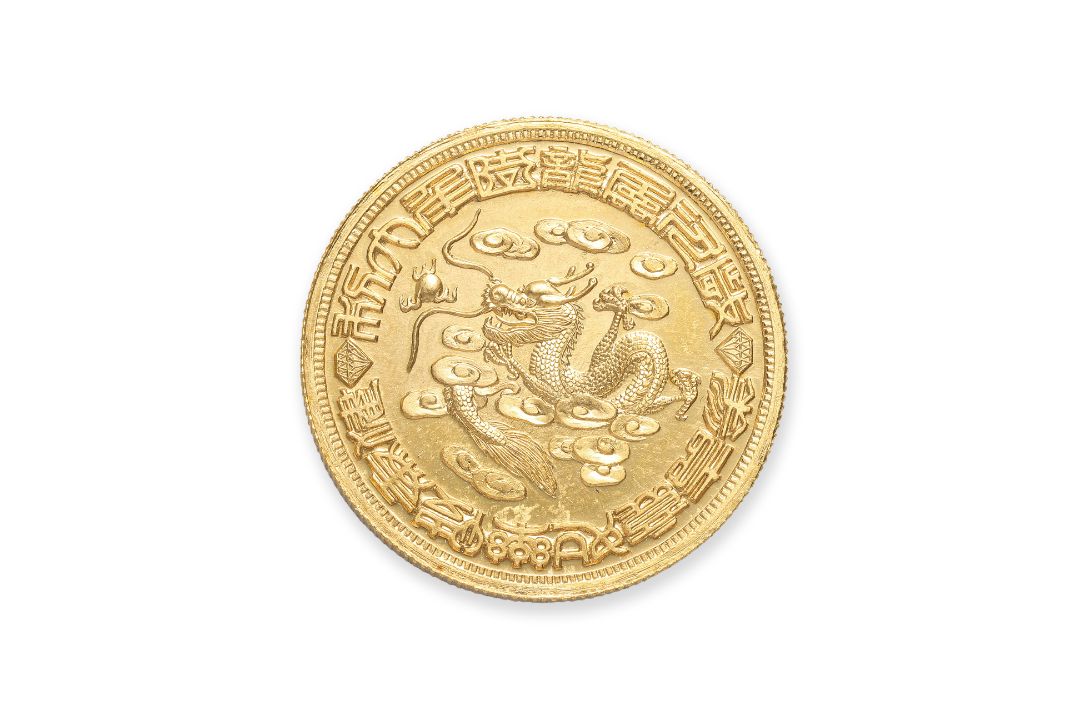 A HIGH KARAT GOLD MEDALLION BY CHOW TAI FOOK - Image 1 of 2