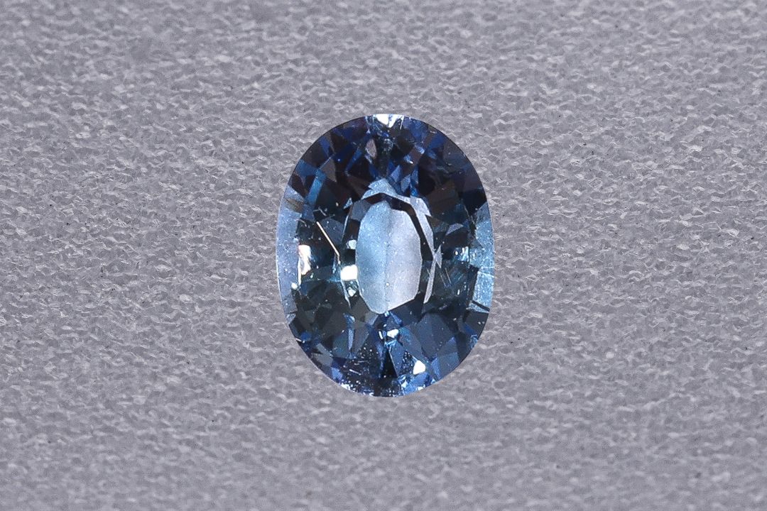 AN UNMOUNTED 'UNHEATED' BLUE SAPPHIRE - Image 1 of 2