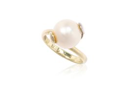 AN AKOYA CULTURED PEARL RING