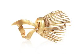 AN ITALIAN DIAMOND 'RIBBON' SPRAY BROOCH