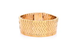 A CHINESE ARTICULATED GOLD BRACELET BY TIN SING