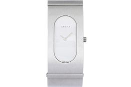 GUCCI - A STAINLESS STEEL '2400L' QUARTZ BANGLE WRISTWATCH