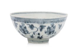 A BLUE AND WHITE PORCELAIN BOWL