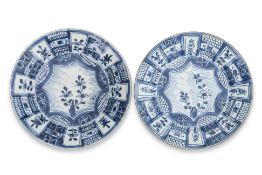 A PAIR OF BLUE AND WHITE PORCELAIN DISHES