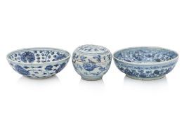 TWO BLUE AND WHITE PORCELAIN DISHES AND A CIRCULAR BOX