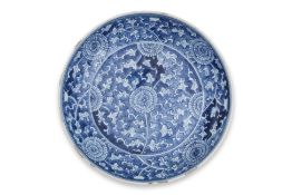 A BLUE AND WHITE 'CHRYSANTHEMUM' DISH
