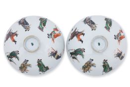 A PAIR OF FAMILLE VERTE 'EIGHT IMMORTALS' BOWLS