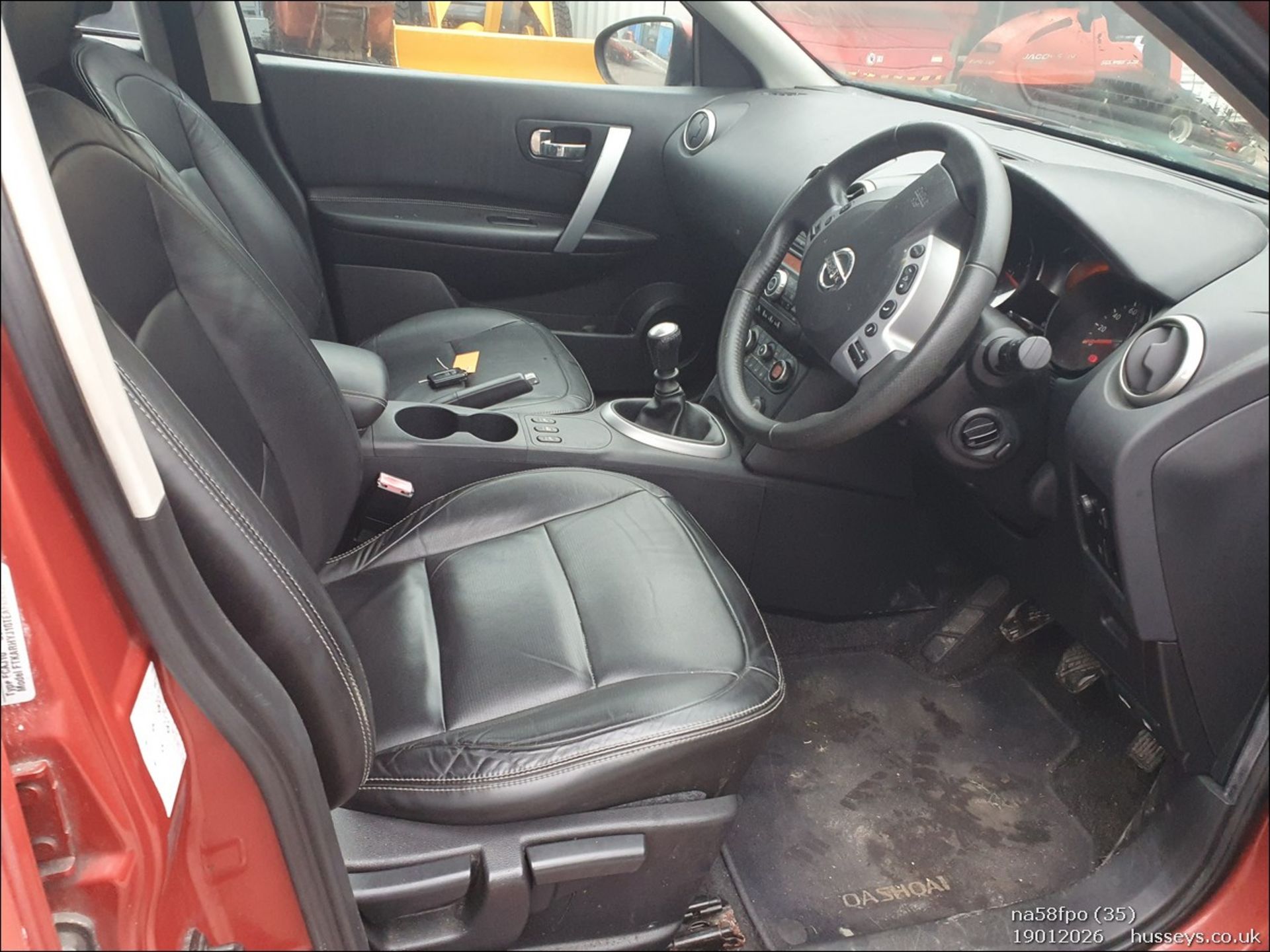 08/58 NISSAN QASHQAI HATCHBACK ORANGE 1461CC MANUAL DIESEL NA58FPO - Image 35 of 42