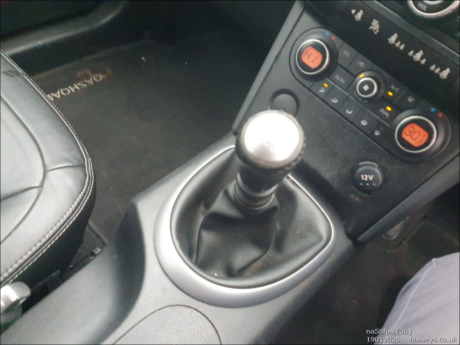 08/58 NISSAN QASHQAI HATCHBACK ORANGE 1461CC MANUAL DIESEL NA58FPO - Image 36 of 42
