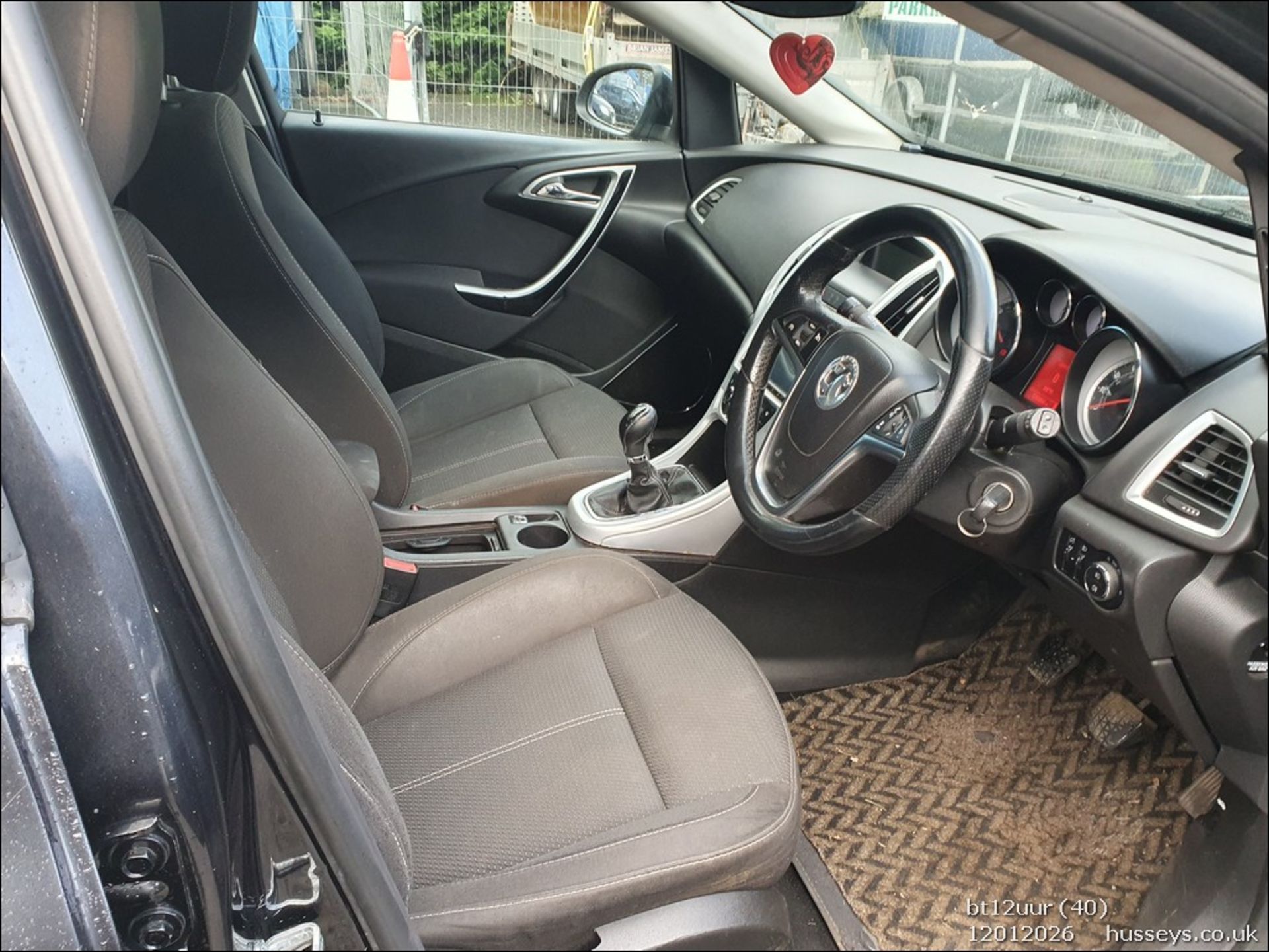 12/12 VAUXHALL ASTRA SRI CDTI S/S 1956CC DIESEL 5 DOOR HATCHBACK BT12UUR - Image 40 of 44