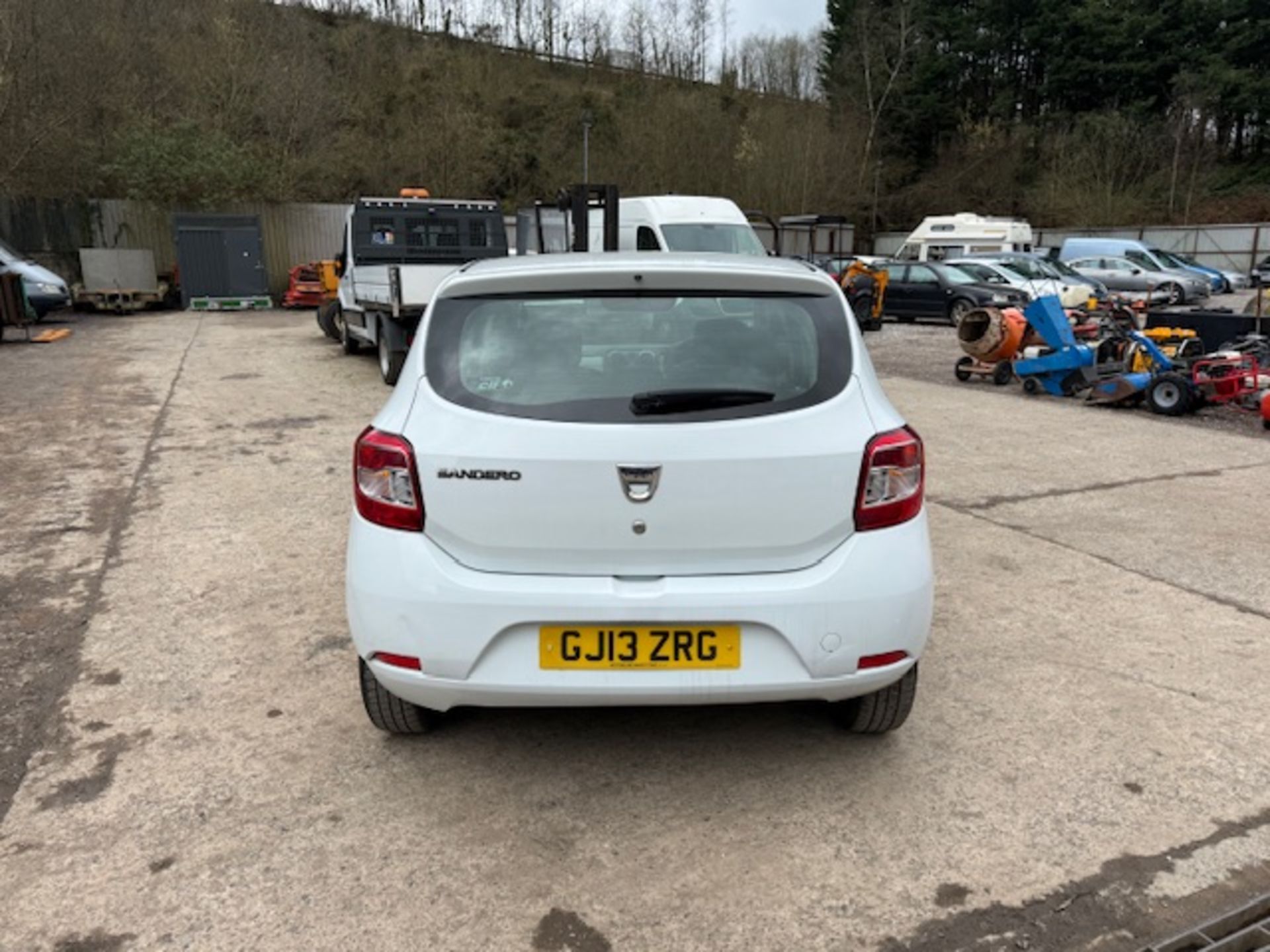 13/13 DACIA SANDERO AMBIANCE 1149cc 5 Spd Manual Petrol 5 Dr H/Back (White, 105k) GJ13ZRG - Image 7 of 13