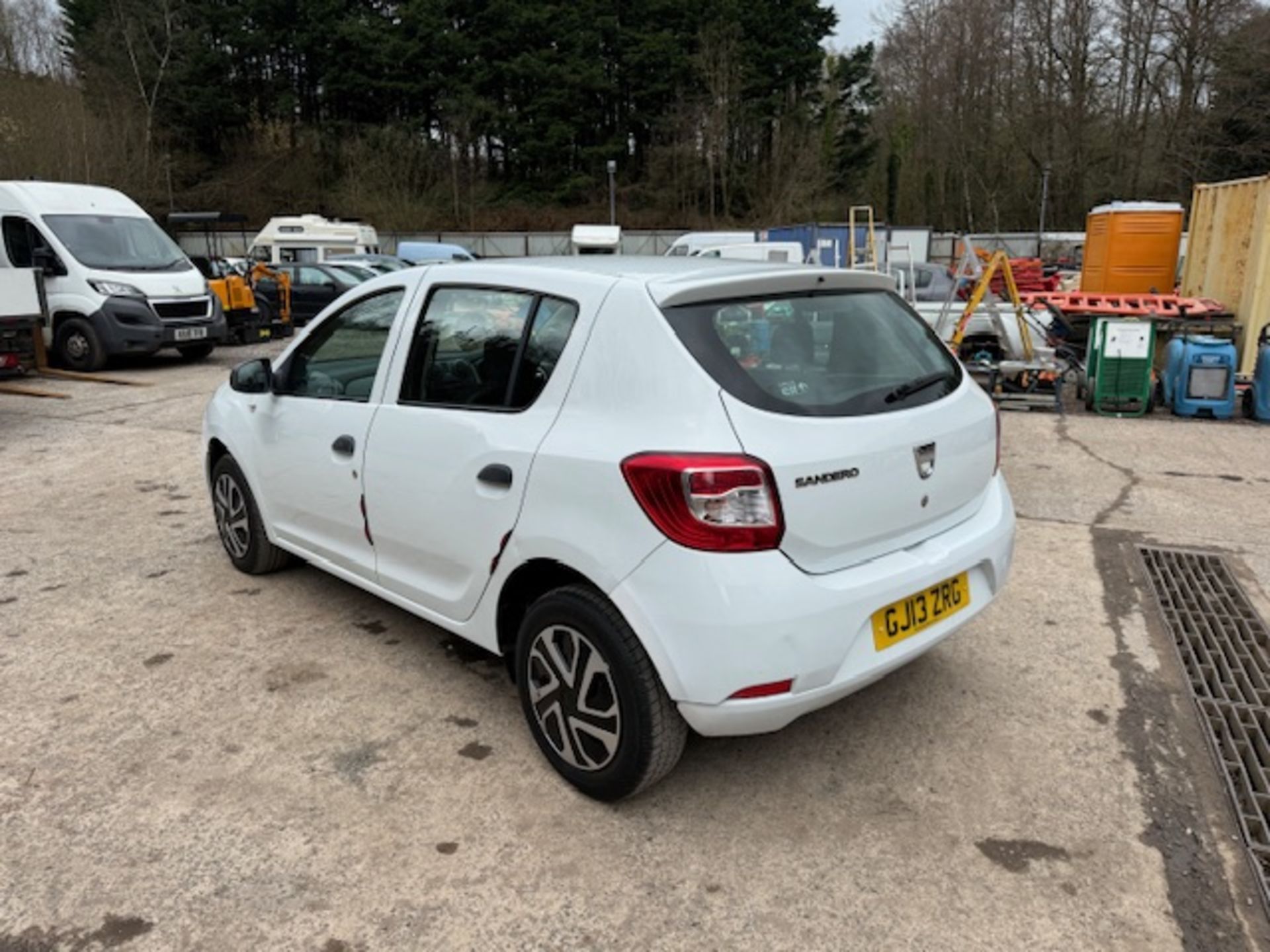 13/13 DACIA SANDERO AMBIANCE 1149cc 5 Spd Manual Petrol 5 Dr H/Back (White, 105k) GJ13ZRG - Image 6 of 13