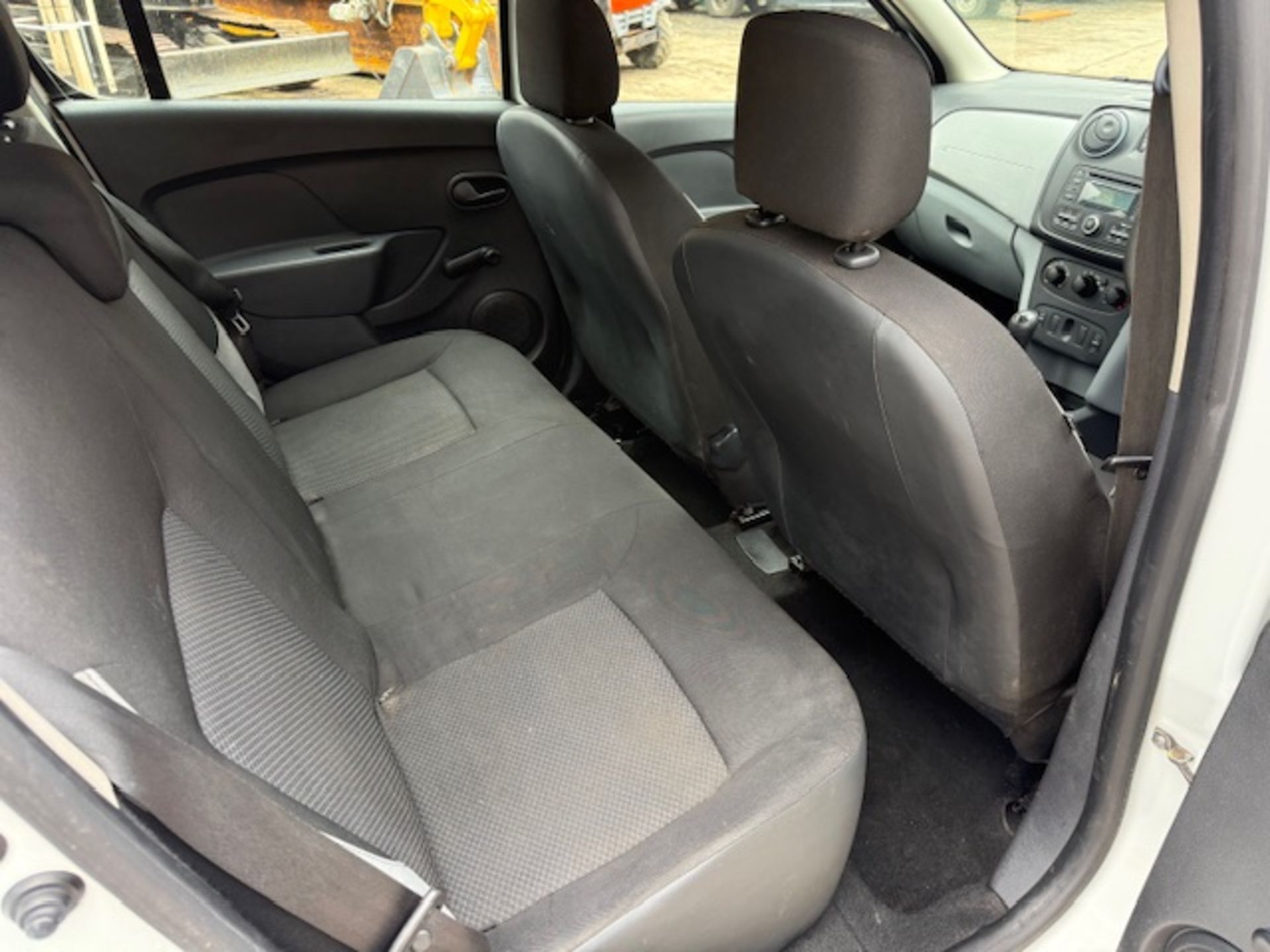 13/13 DACIA SANDERO AMBIANCE 1149cc 5 Spd Manual Petrol 5 Dr H/Back (White, 105k) GJ13ZRG - Image 9 of 13