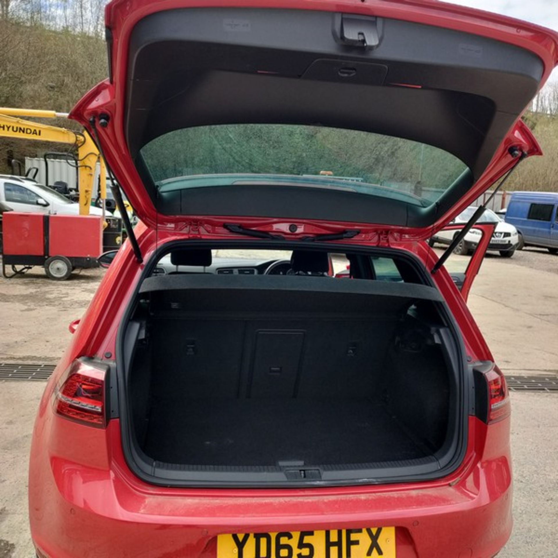 15/65 VOLKSWAGEN GOLF GTI 1984CC PETROL 5 DOOR HATCHBACK 72K YD65HFX - Image 40 of 47