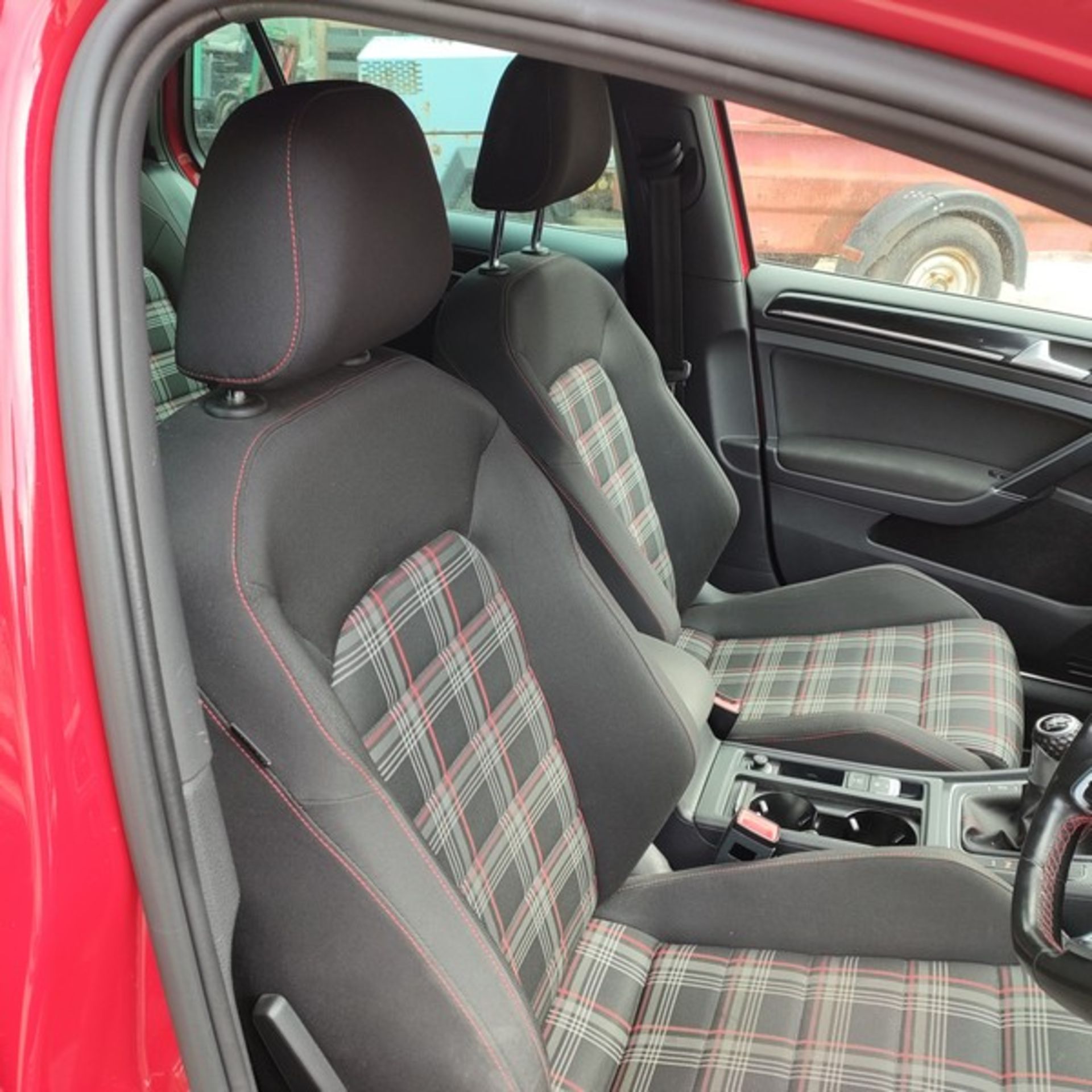 15/65 VOLKSWAGEN GOLF GTI 1984CC PETROL 5 DOOR HATCHBACK 72K YD65HFX - Image 36 of 47
