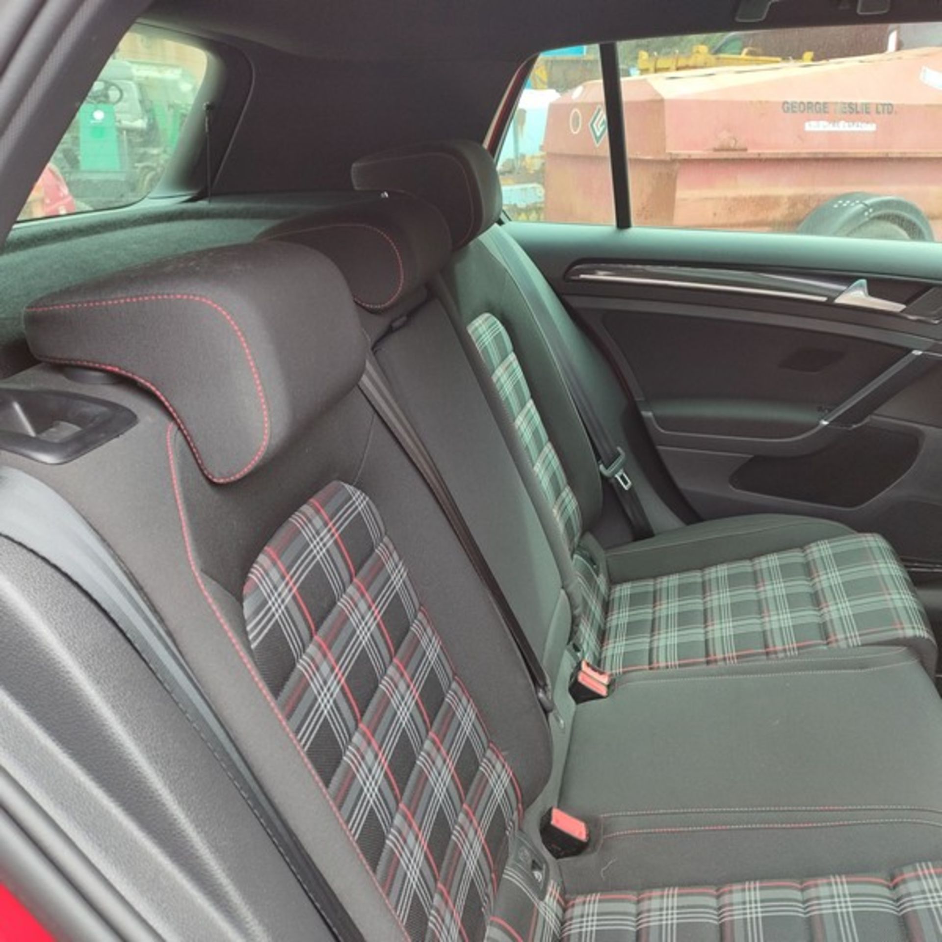 15/65 VOLKSWAGEN GOLF GTI 1984CC PETROL 5 DOOR HATCHBACK 72K YD65HFX - Image 39 of 47
