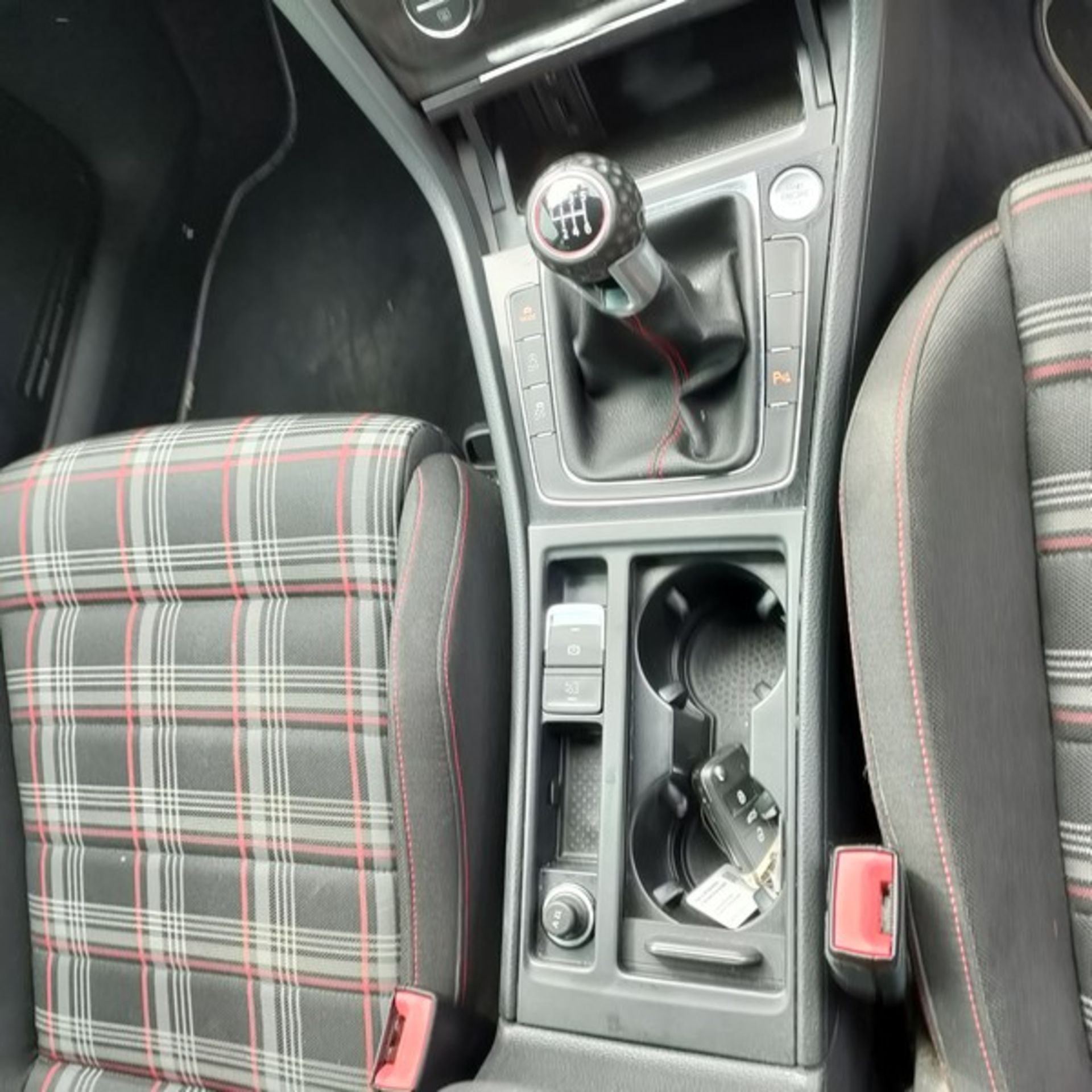 15/65 VOLKSWAGEN GOLF GTI 1984CC PETROL 5 DOOR HATCHBACK 72K YD65HFX - Image 43 of 47