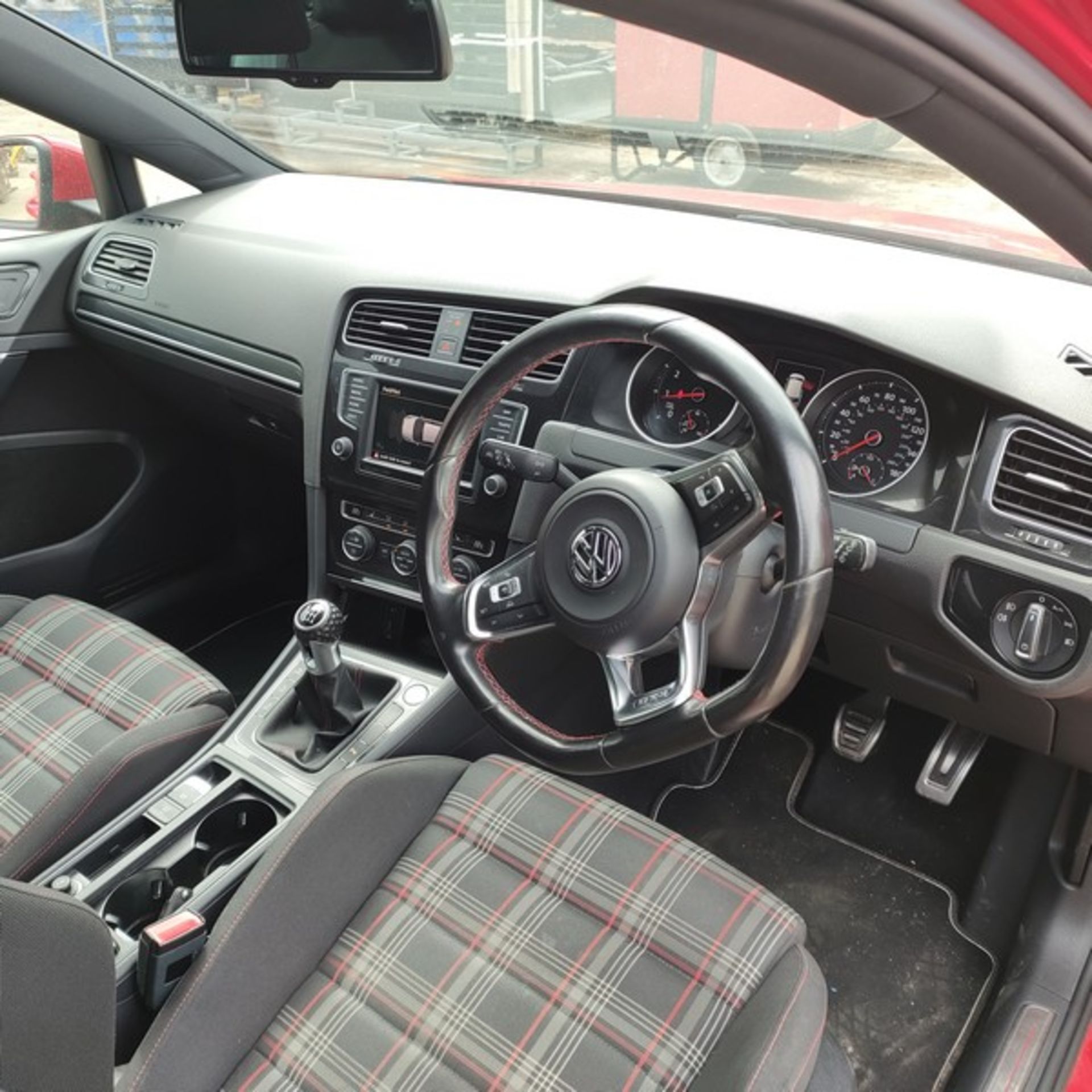 15/65 VOLKSWAGEN GOLF GTI 1984CC PETROL 5 DOOR HATCHBACK 72K YD65HFX - Image 42 of 47