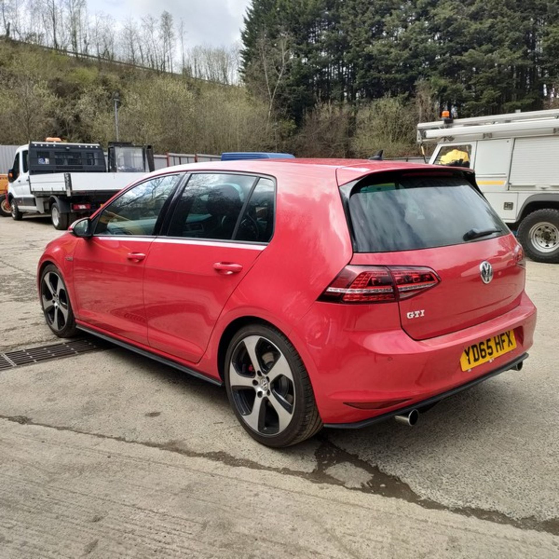 15/65 VOLKSWAGEN GOLF GTI 1984CC PETROL 5 DOOR HATCHBACK 72K YD65HFX - Image 13 of 47