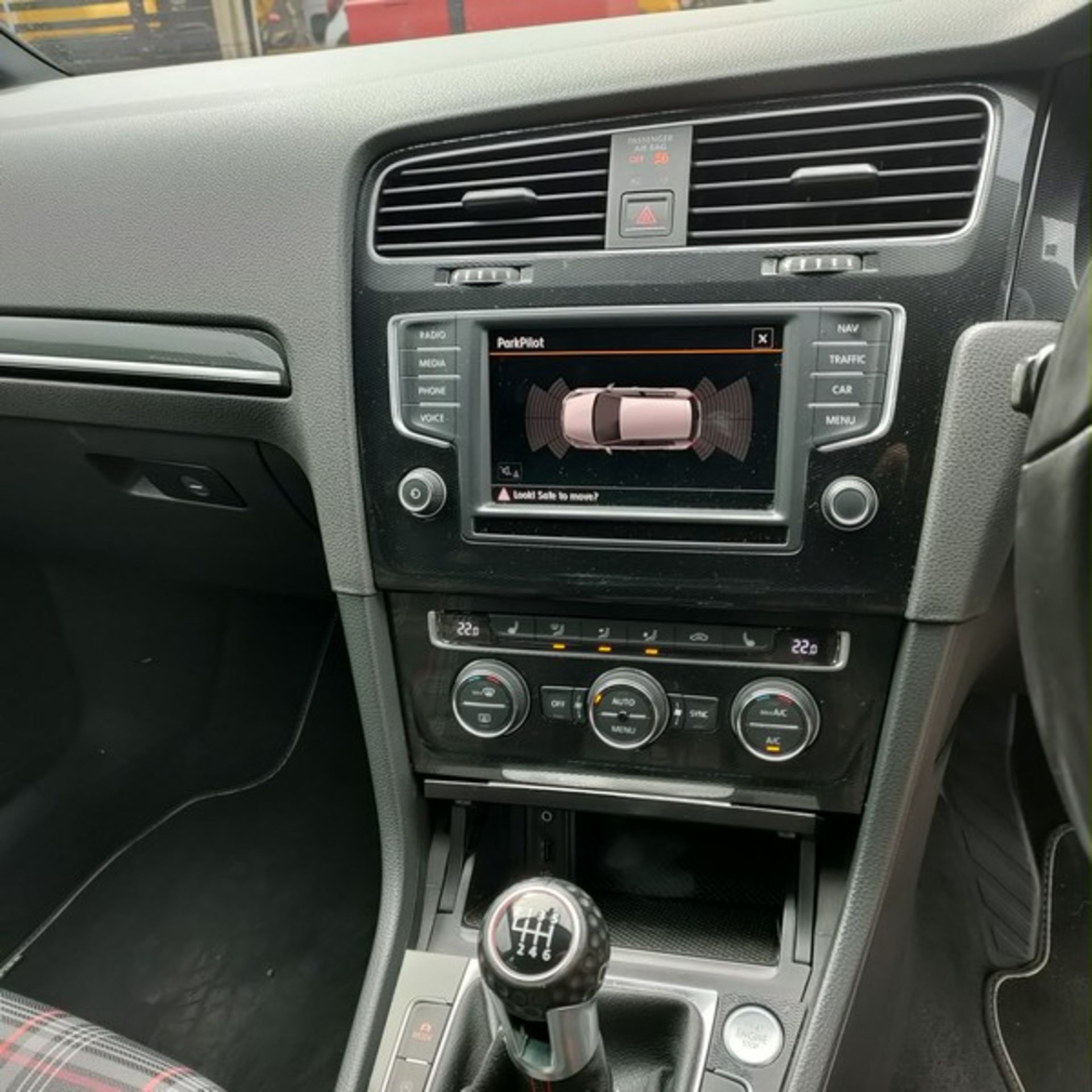 15/65 VOLKSWAGEN GOLF GTI 1984CC PETROL 5 DOOR HATCHBACK 72K YD65HFX - Image 44 of 47