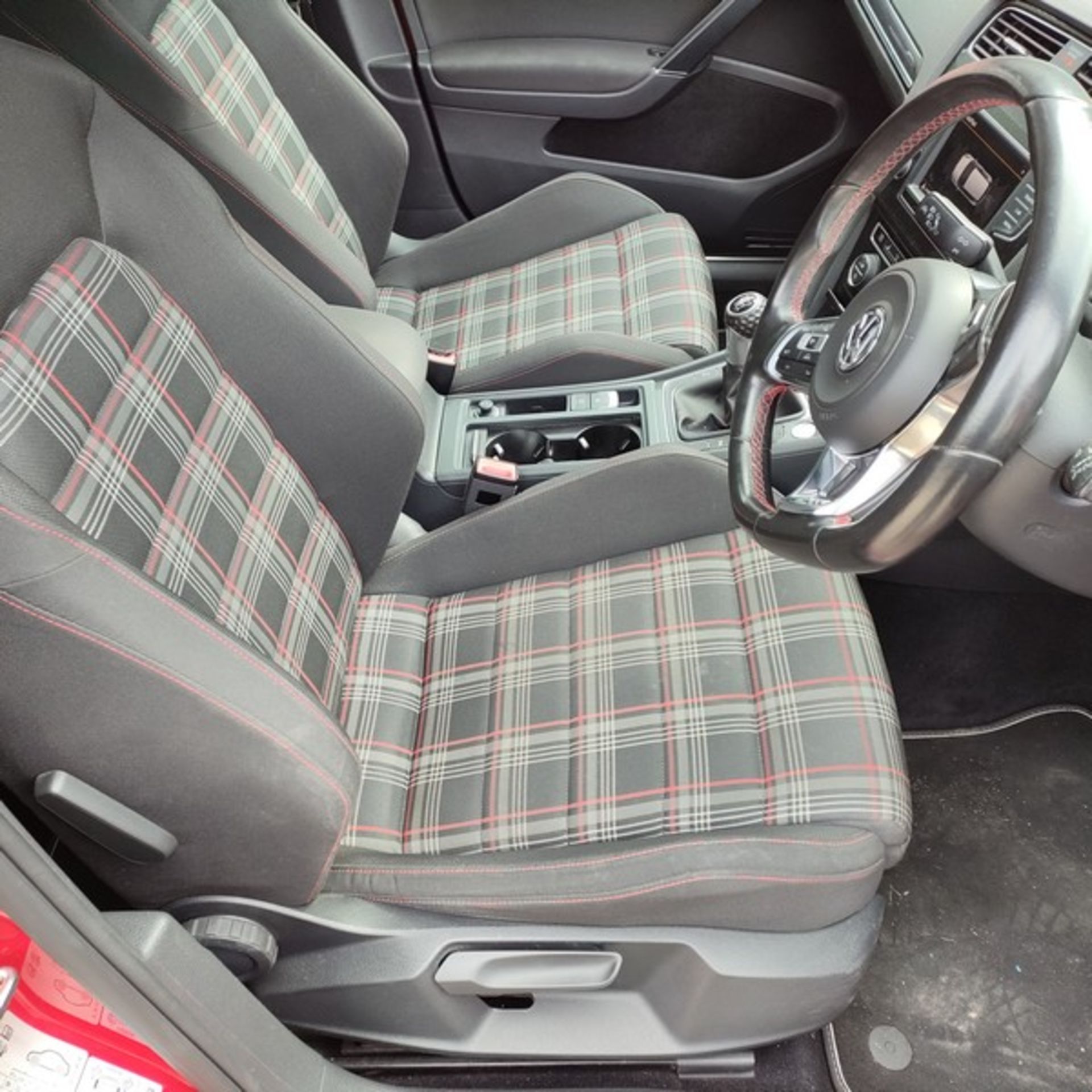 15/65 VOLKSWAGEN GOLF GTI 1984CC PETROL 5 DOOR HATCHBACK 72K YD65HFX - Image 35 of 47